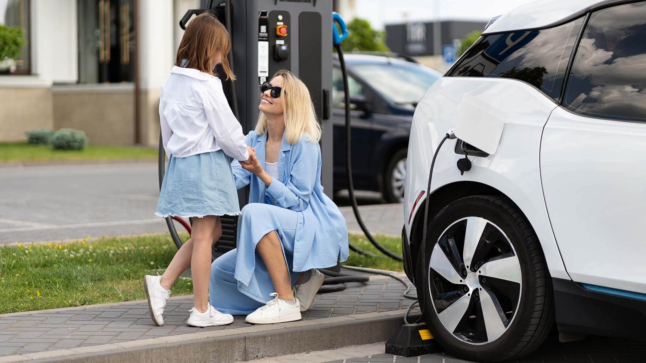 Ladestation für Elektroautos - Familie